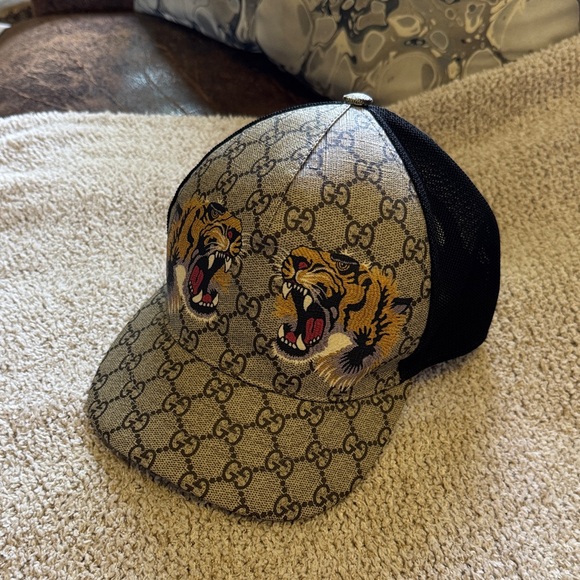 Gucci Beige Tiger Motif Cap - Picture 1 of 3